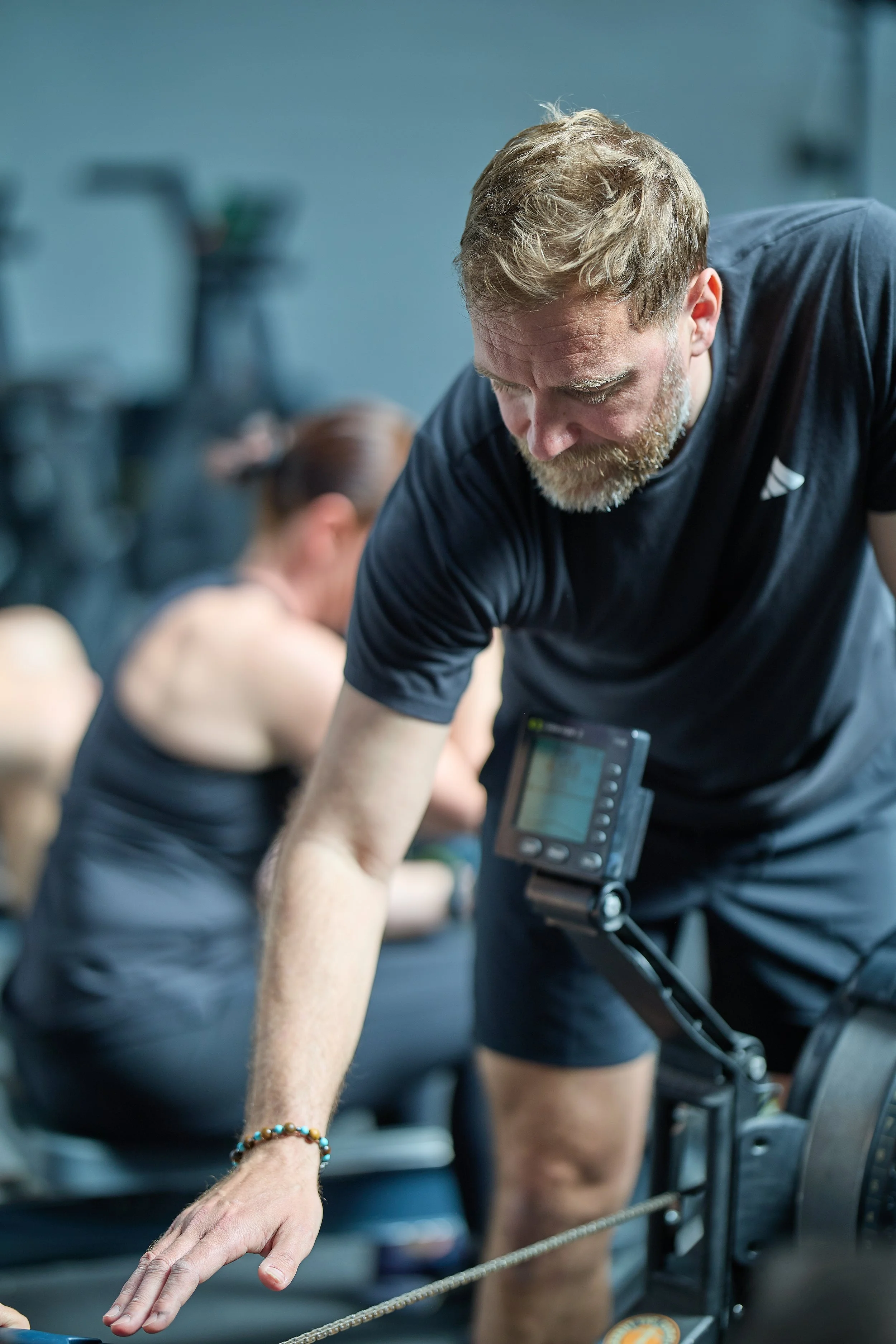 Beginner-friendly indoor rowing session